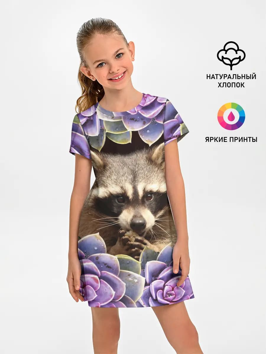 Енот среди цветов